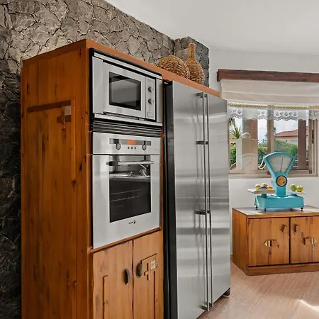 Karat Kanaria 아데제